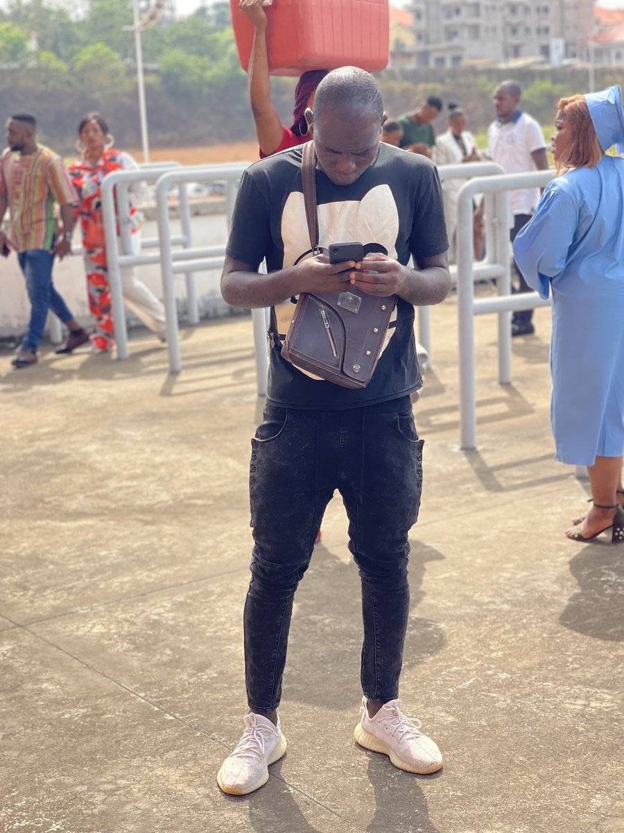 HimiYansane's tweet photo. bonne et heureuse année tous🙏💪🇬🇳🤟🤘✌️ https://t.co/fpTeCfMQy0