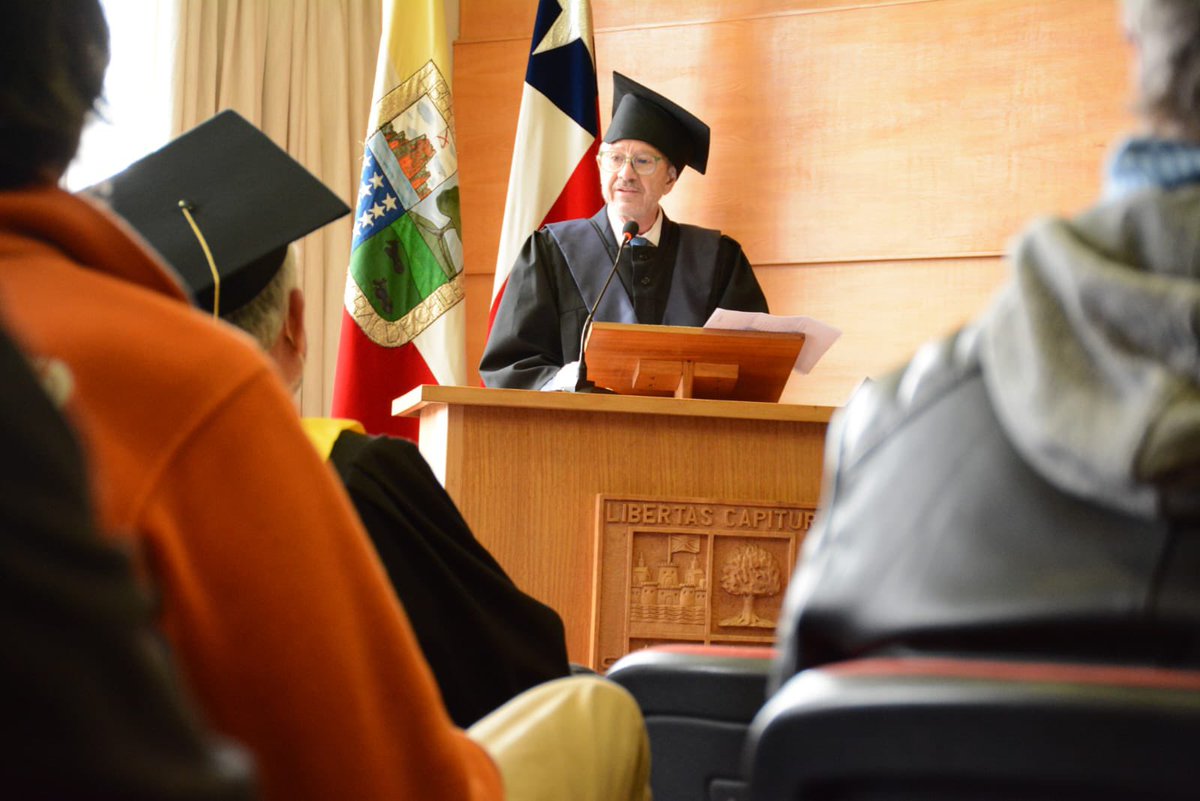 Desde la UACh manifestamos nuestro sentimiento de pesar por el fallecimiento del Dr. Francisco Bozinovic Kuscevic, Premio Nacional de Ciencias Naturales 2020, quien en mayo de 2022 recibió el grado de Doctor Honoris Causa entregado por la Universidad Austral de Chile…