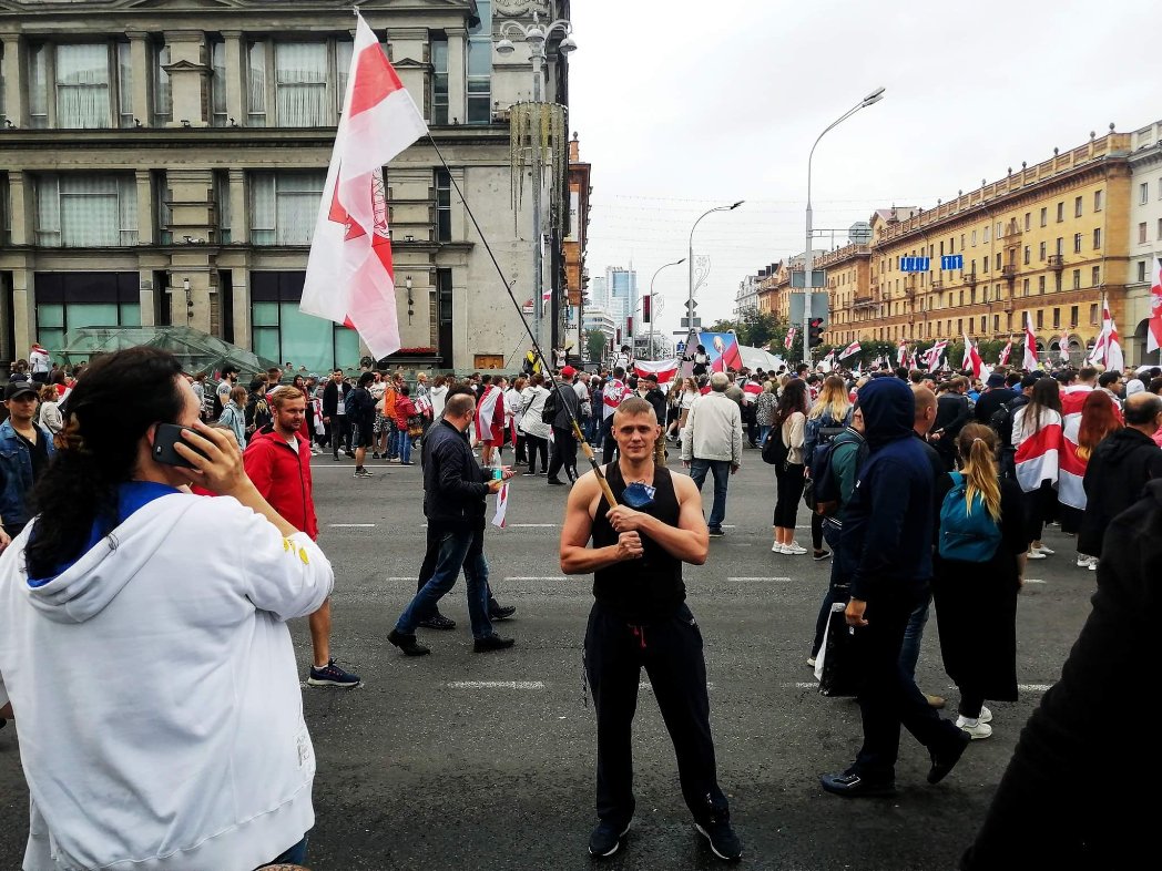 Мне сегодня 43 года.
Вроде ужас, но я уже привык.
  
Поздравьте меня ретвитом, кому не жалко, будет очень приятно, спасибо друзья, всего вам самого хорошего 😀
 
На фото мне 40
Жыве Беларусь и Слава Украине!