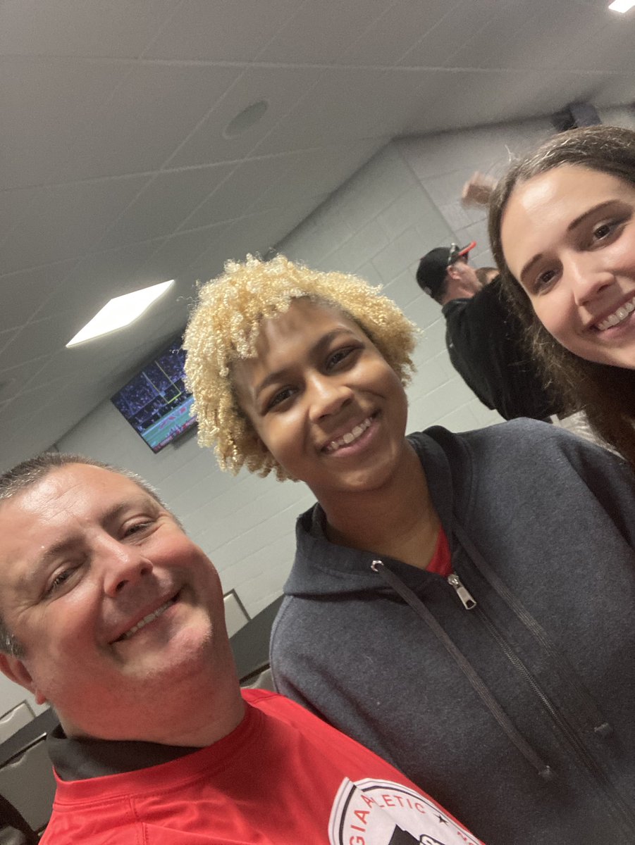 danteky14's tweet photo. The last hurrah with this amazing player. Hope she gets a shot somewhere. @Robertd3rd https://t.co/FYax40oRVN