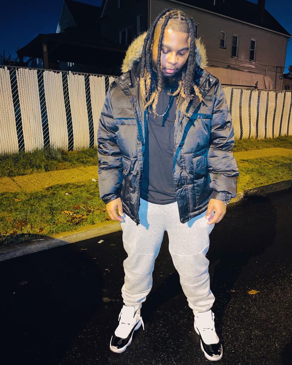 DeAndreSuave's tweet photo. Seen Too Many People Go, So I’m More Than Grateful When A New Day Comes. 
Happy New Year’s, The Journey Begins🤘🏽 https://t.co/fY3ikkDZUB
