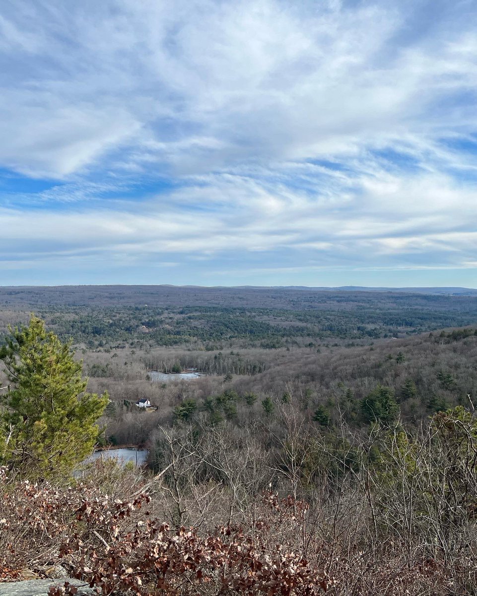 TimothyLeDoux's tweet photo. #NewYear2023 #hike up #PeakedMountain https://t.co/Tm1gEpCwoQ