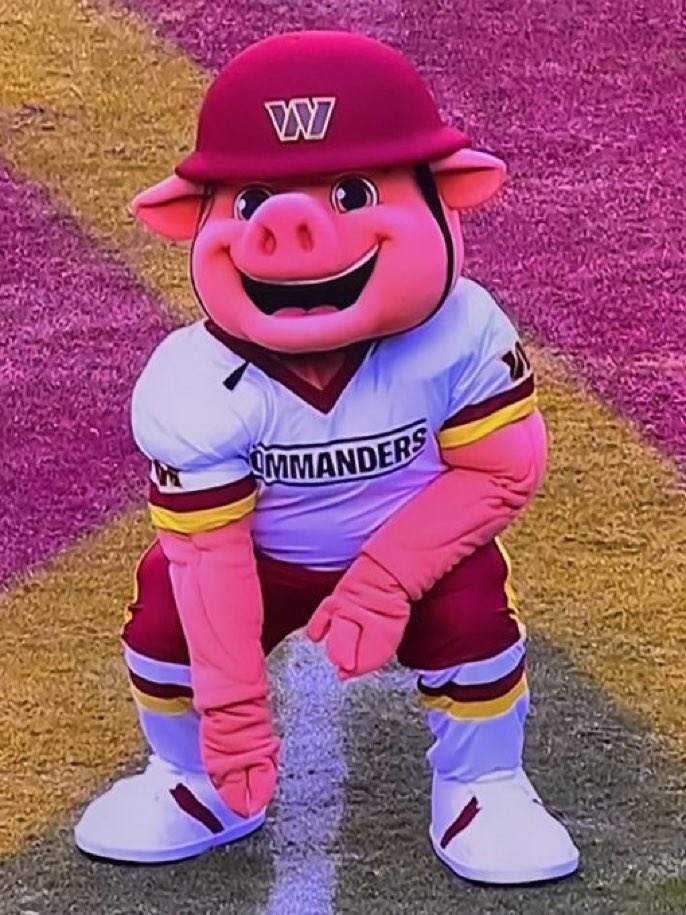 Browns_Possum's tweet photo. Worst three point stance form ever? #Commanders #Tutty https://t.co/Utl2QV2Y7g