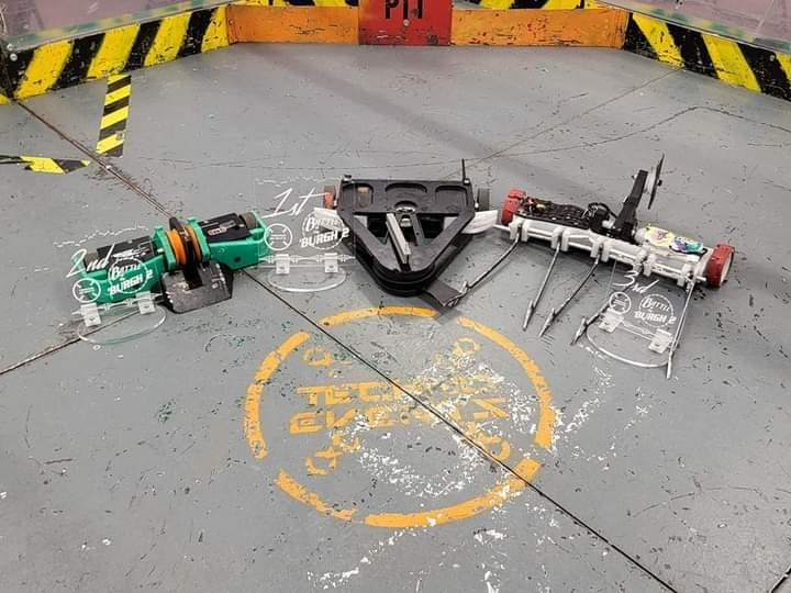 _MrBK's tweet photo. @RW_History Well I think my favourite robot fighting moment of 2022 has to be me winning my first beetle weight event even beating someone who I lost to for over 6 events and finally managing to beat him in the finals https://t.co/Ir8nFXvQWt