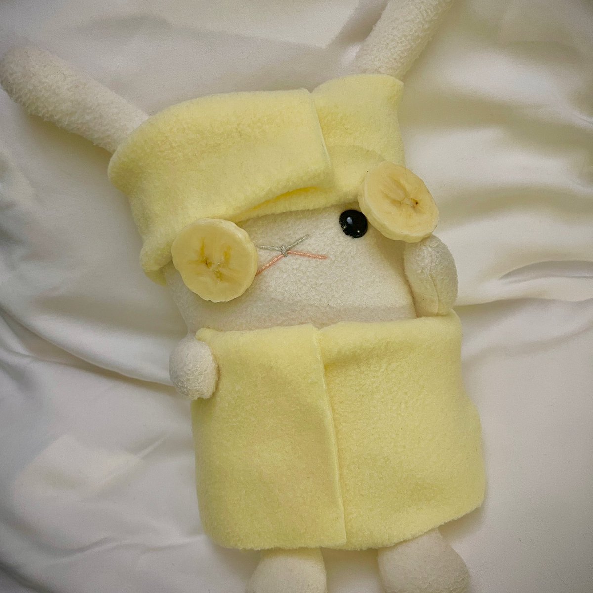 Starting #NewYear the right way 🍌🍌
Hoppy New Year, everyone! 🐇❤️

#flatbonnie #happynewyear #banana #bunny #plush #cute #kawaii #plushies #rabbit #bunnyyear #bananas #yearoftherabbit #rabbityear #ぬいぐるみ #ぬい撮り #お正月 #うさぎ