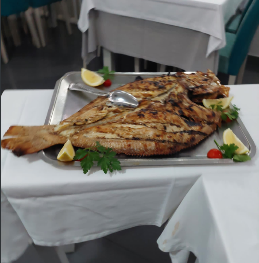 ferdinandkoop's tweet photo. Het was een heerlijke dag. Cultuur opgedaan. Moren. Aan zee frisse lucht opgedaan en tot slot gedineerd in een echt Portugees visrestaurant. Een top restaurant. #Portugal #Moren #zeelucht #tarbot
P.s. Nu even kijken naar: #eventothier 
P.s. Wat een goed begin van 2023. #nieuwjaar https://t.co/AvjNzx2YrR