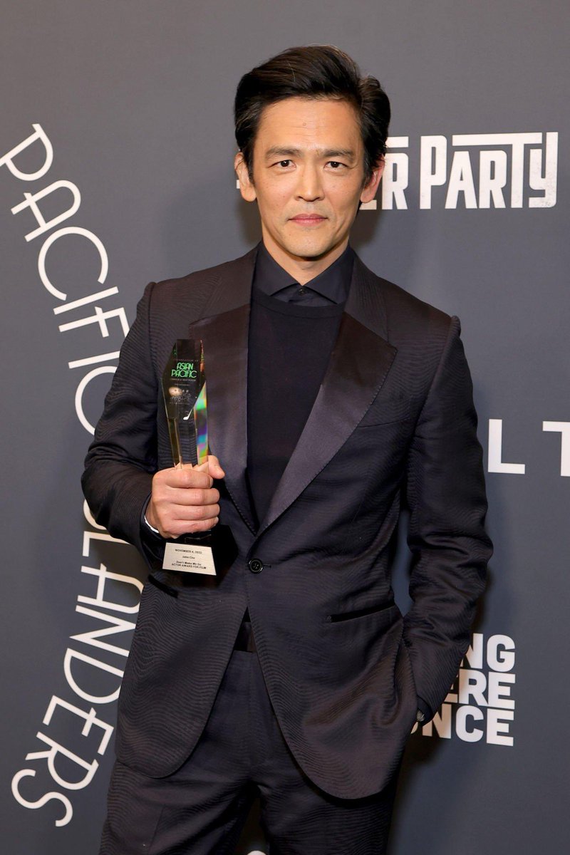 New Year, new John Cho.

#johncho #thedailycho #starringjohncho #asianpacificcinemaandtelevision #criticschoice #redcarpet #redcarpetfashion