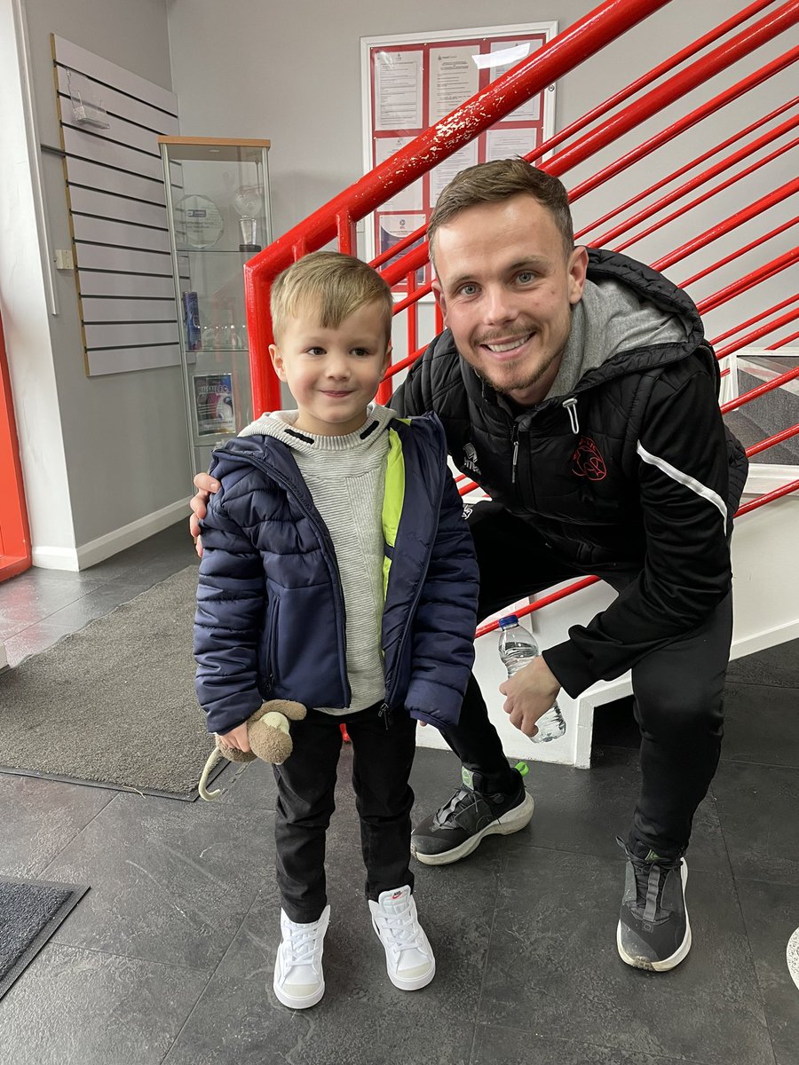 JamieHawkins8's tweet photo. Great day at @WFCOfficial 
Thanks to @adamdavy8 and @WFCFoundation_ for the wonderful hospitality and what a goal to top it off @kins1996 👏🏼👏🏼 https://t.co/1HCFvgSwg8