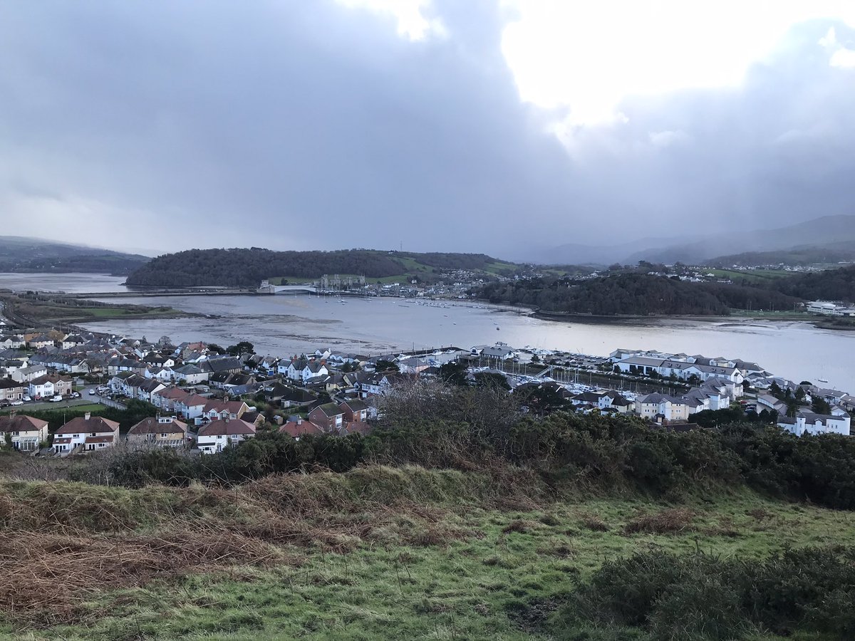 Happy New Year everybody. Here is a very wild and blustery view over North Wales from today. If you squint you can see Conwy castle. 👋🏻