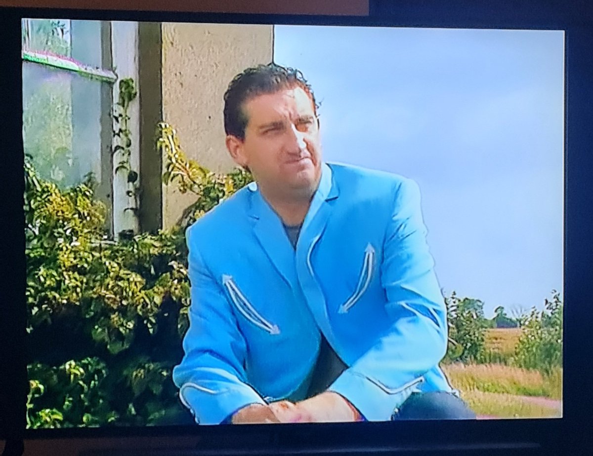 Ya naw when footballers get to a certain age and they have to slow their game down...
#aufwiedersehenpet @aufwiedpet