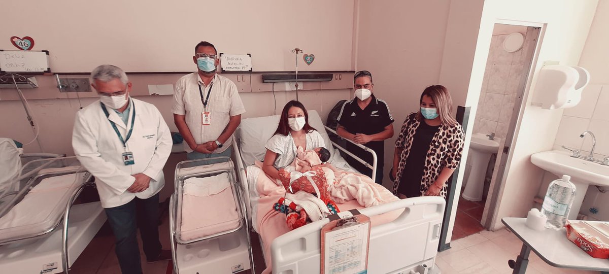 MDSTarapaca's tweet photo. 📍 @Hospitaliquique | El seremi @CristianJaraS77, @SeremiSalud_I @DavidValleSalud , @MMEG_Tarapaca @noemi_salinas junto al director del hospital, visitaron a los recién nacidos de este 2023 y a sus mamis quienes agradecieron el saludo de las autoridades #Iquique #Tarapacá ✨ https://t.co/qRterLF3UX