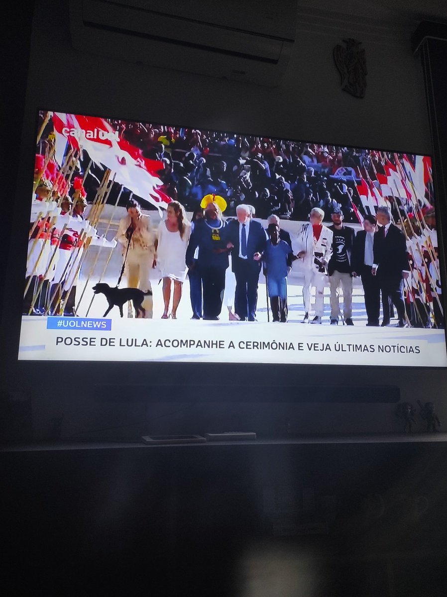 queenOffswords's tweet photo. Simbólico, Brasil!! 
Emocionante ver a diversidade representada nessa img!
Lula lá, brilha uma estrela!! https://t.co/uYapBMkdFi