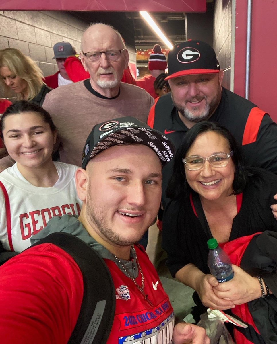 dsheehan_88_12_'s tweet photo. Peach Bowl Champions! 🍑 See y’all in LA! #Natty https://t.co/wSr0lkcdEK