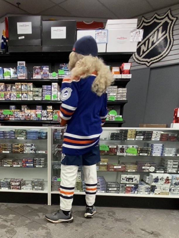 RantsReg's tweet photo. MASSIVE HUGE Shoutout to @WaynesCards & the young lady who helped me.
@UpperDeckHockey
#CollectConnor @cmcdavid97
@EdmontonOilers @4thLinePlugsRG @MertonWolf @CoryFoss2 @burnsieoriginal @therealdfg @OTB_Cards @JL35708448 @SCCTradingCards
#LetsGoOilers https://t.co/myXEcLzqrt