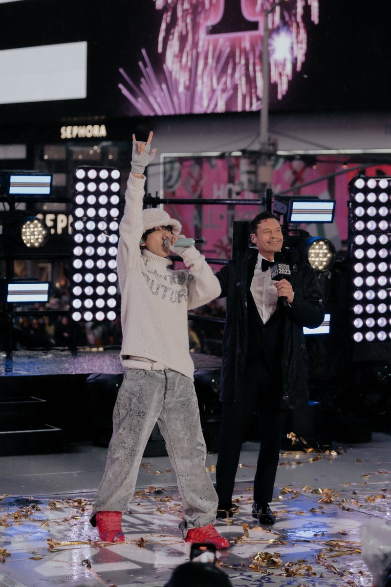 Give it up one more time for j-hope! 👏 #RockinEve @bts_bighit