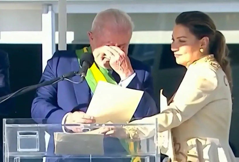 🚨AGORA: Presidente Lula se emociona ao falar sobre da realidade do país.