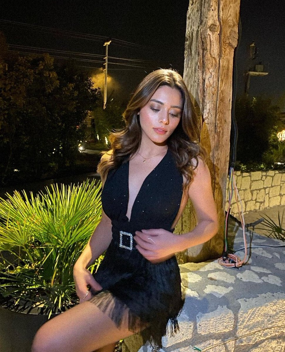 #SılaTürkoğlu 🖤