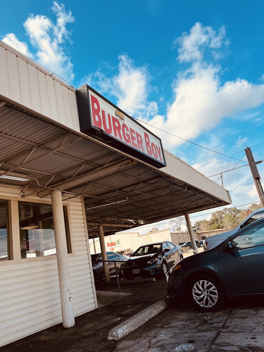 DiscipleAbraham's tweet photo. Burger Boy 🍔 in Conroe has the best burgers and Frito pie 🥧 🔥 https://t.co/kbf1UU93kS