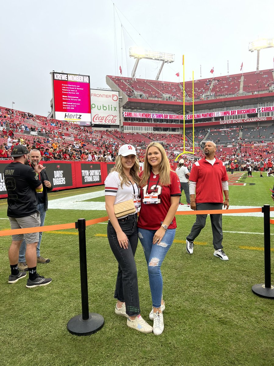 VanesaB93's tweet photo. Go Bucs ❤️ #GoBucs https://t.co/kQUfyfSADE