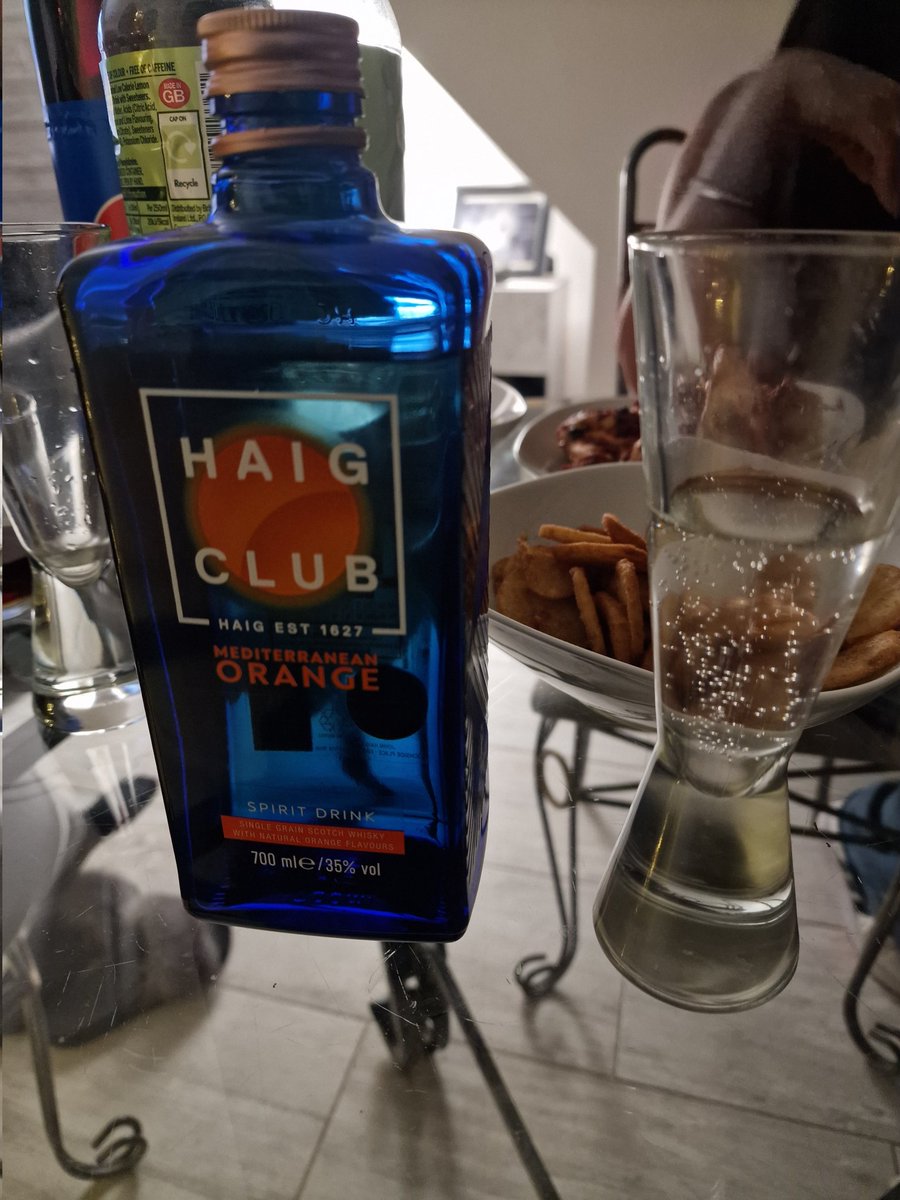 Don't particularly drink whisky, this was surprisingly nice 👌

#haigclub #haig #whiskyfun #whisky #drinks #NewYear #NewYearsEve