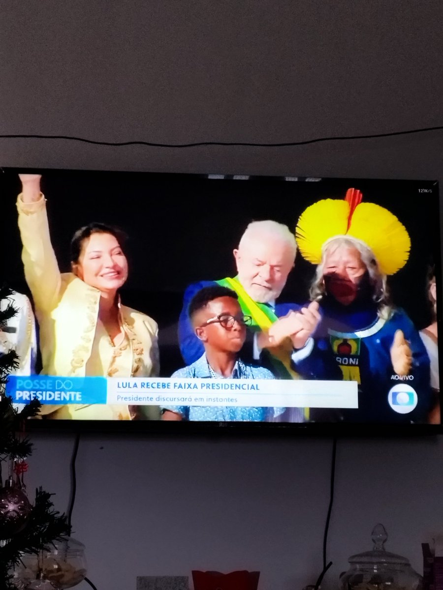 eddysanthos's tweet photo. Ele subiu ou não subiu a rampa? https://t.co/vfCBaPflN6