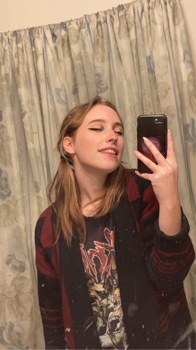 Dumple69's tweet photo. I haven’t posted selfies in a while so enjoy these Christmas gems https://t.co/9AAQ9E3fGi