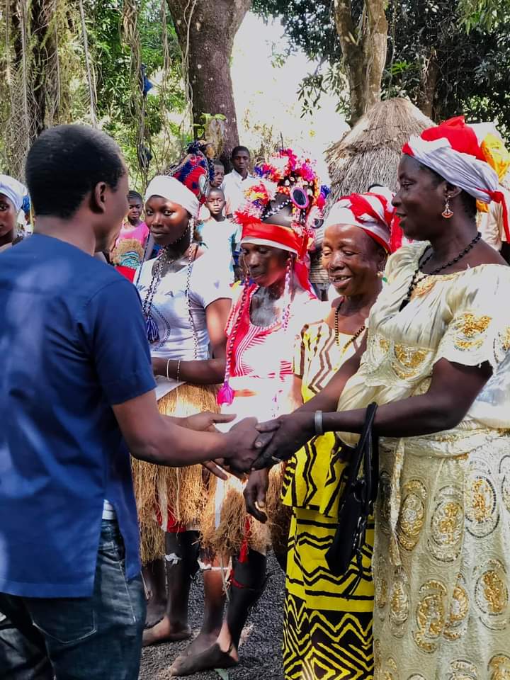 EastwoodSchwarb's tweet photo. Happy new year lovelies, wishing you all a 2023 beyond from my beautiful ancestral village witnessing and documenting the beauty of our culture and traditions. From God To Man ๐ฅ work in progress. Bammy Boy write up.
#reciprocityproject
#FromGodToMan
#indeginousfilm
#LimbaPepul https://t.co/JLqeJKhvFD