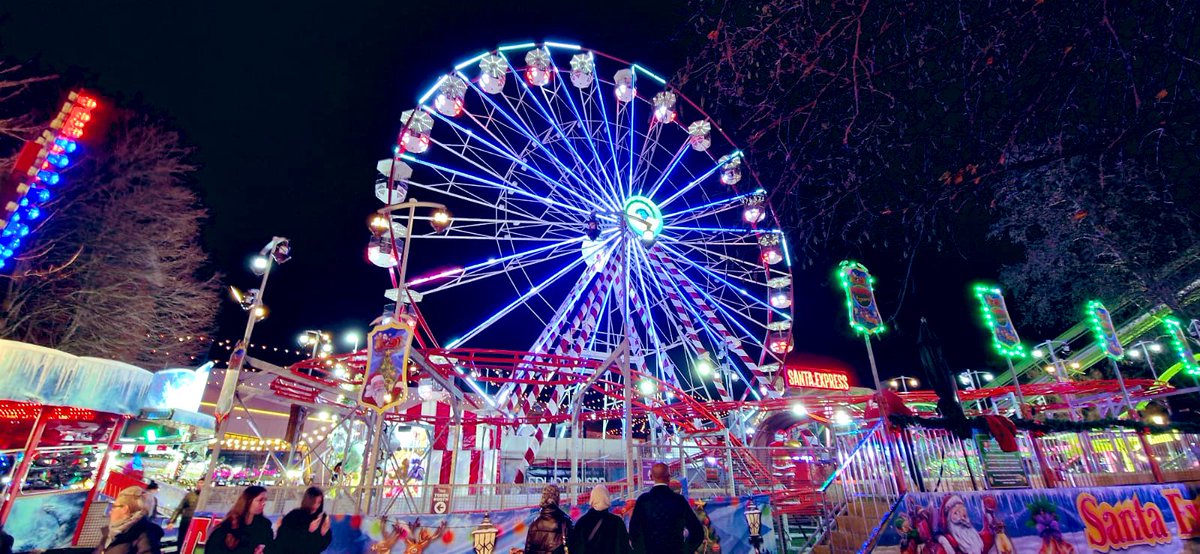 kkmerlin1's tweet photo. Perfect way to start the New Year, fantastic film and little trip to Winter Wonderland ❄️ 🎡🎠🍿🎬 https://t.co/WIz57qCbPD