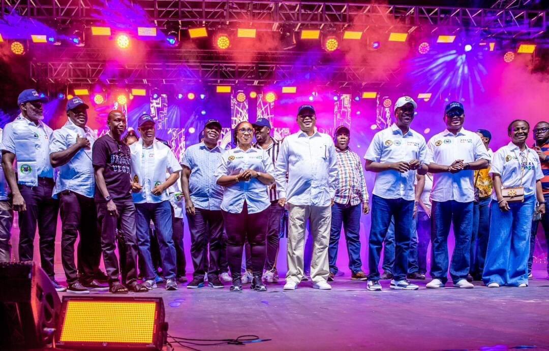 Sanwo-Olu was represented by his deputy, Dr. Obafemi Hamzat at the annual end-of-the-year entertainment tagged ‘Greater Lagos Fiesta’, where thousands of Lagosians danced and prayed into the New Year.

#tourisminfrastructure
#takeresponsibility
#ForAGreaterLagos