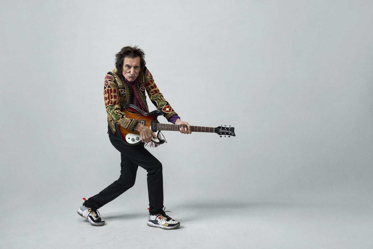 Ronnie Wood (@ronniewood) on Twitter photo 🎸🎉😎🎊Happy new year! Wishing you all a rocking 2023, may it be filled with happiness and good health for you all!💕
📸 Charlie Gray for <a href="/EsquireEs/">Esquire España</a> 🎸🎉😎🎊Happy new year! Wishing you all a rocking 2023, may it be filled with happiness and good health for you all!💕
📸 Charlie Gray for <a href="/EsquireEs/">Esquire España</a>