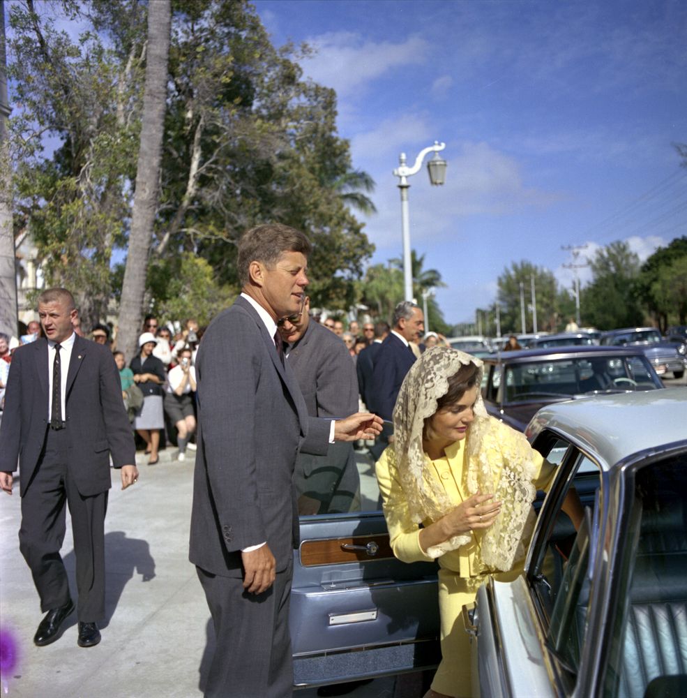 ClintHill_SS's tweet photo. #0TD January 1, 1963 President and Mrs. Kennedy depart from mass at St. Edward's Church in Palm Beach, Florida. @jfklibrary https://t.co/EBqJNtqy0j