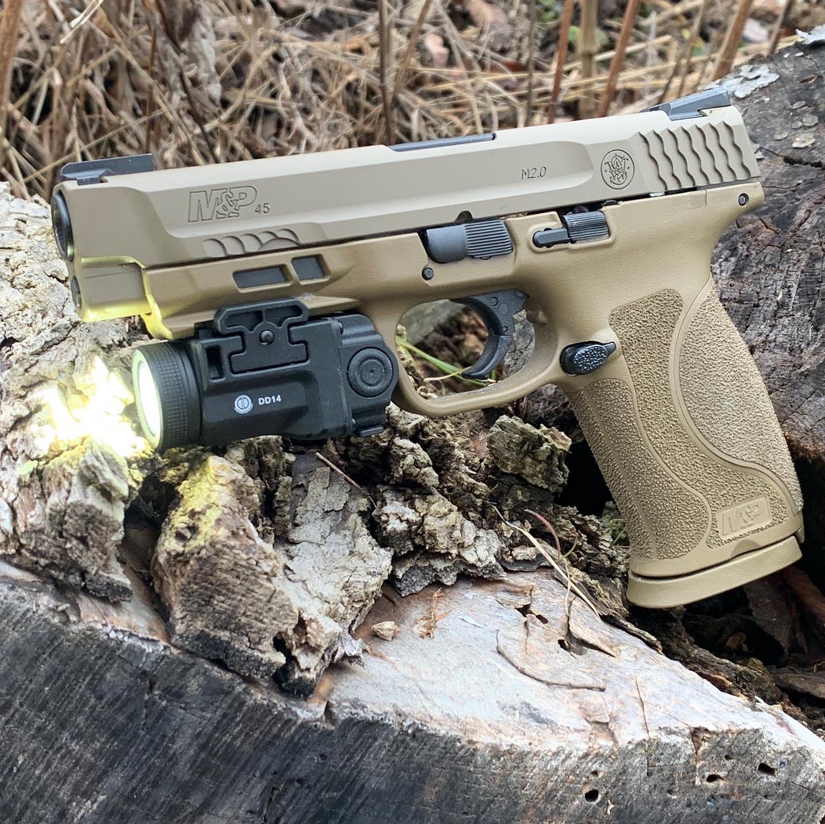 JesseBOutdoors's tweet photo. Starting off the new year testing a weapons light out from Dagger Defense. The DD14 is a 500 lumens rechargeable flashlight. Great thing about Dagger Defense is itβs a veteran owned company ππΊπΈ. #jesseboutdoors #daggerdefense https://t.co/PxgHappbDG