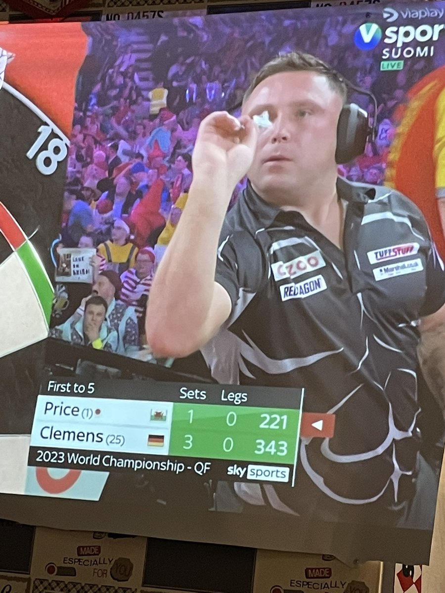 Mitääää, laittaako Gerwin Price Peltorit päässä?? Nyt mä niin toivon et Saksa voittaa!!!🎯🎯 #dartsfi