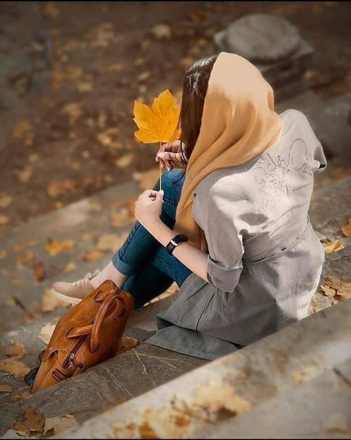 اعذرني ....
اليحب مية عذر يلگه
عليك تغار روحي وتشتعل حرگه
الگلب مجنون بيك ولو الحب ينشاف
شوفتك غرامه وجا گلت حگه
روحي انت واذا مو روحي گلي شلون
احسها تروح مني بلحظة الفرگة

#احساس_شاعر