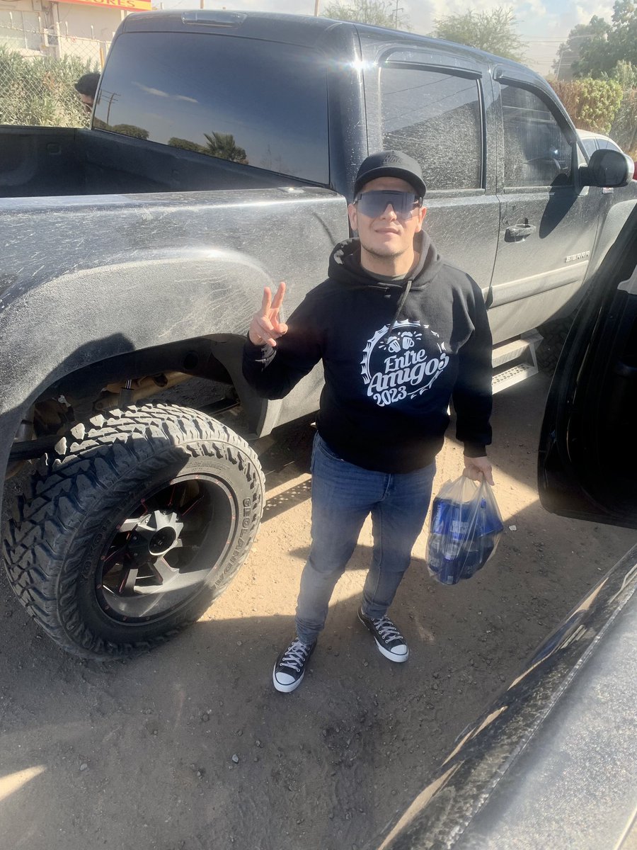chuyitomtzs's tweet photo. A festejar el 01 a las #dunas #cuervitos #valledemexicali 🚦🏁😎🥳 #HappyNewYear2023 https://t.co/dBFrrTSxtK