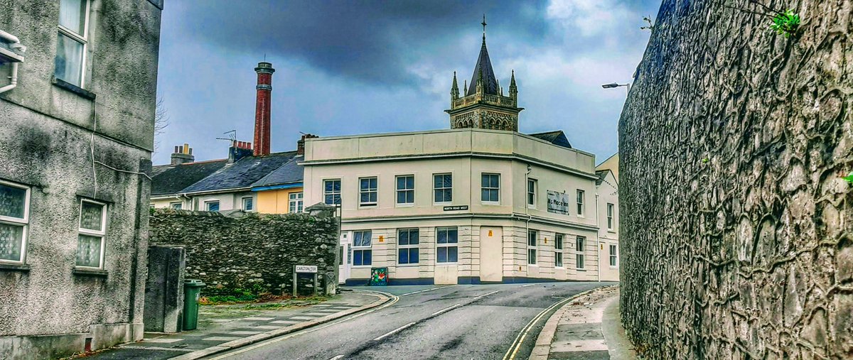 BobKWestCountry's tweet photo. Plymouth. At the top of the hill coming up from Victoria Park. I've just discovered this is Eldad Hill. That's Eldad as mentioned in the Book of Numbers
#plymouth #stonehouse #eldad https://t.co/2nFVR7xMr9