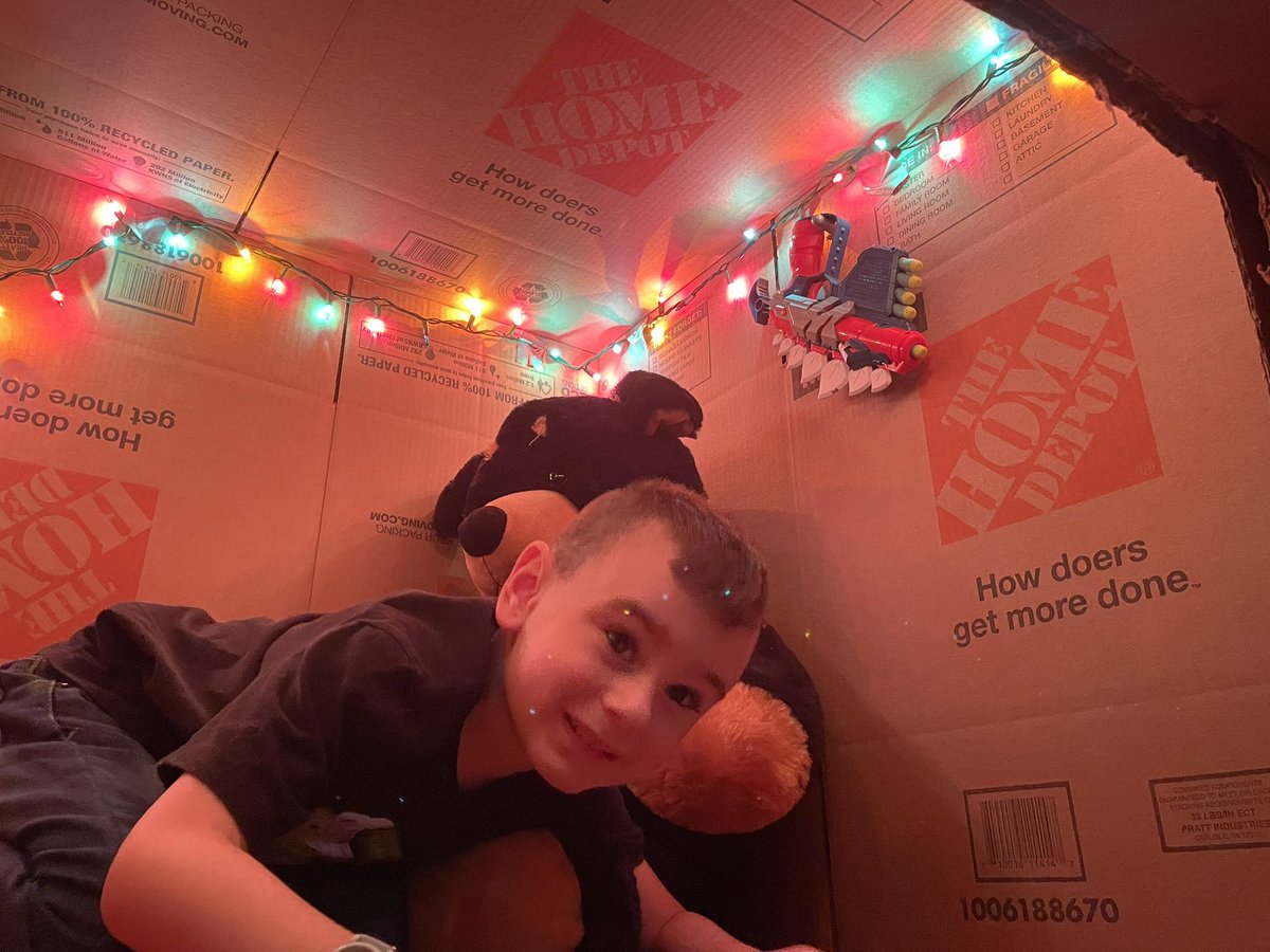 New year, new fort! Inspired by #turbotoytime <a href="/AndySchrock/">Andy Schrock</a> • <a href="/Fritz21NJ/">Mike</a>