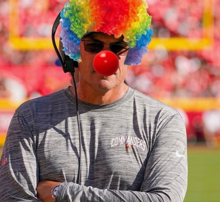 tommyv3's tweet photo. RT @BMitchliveNBCS: Ron said he put Wentz in to provide the team a 💥.  This was 🚮🚮.  @commanders #fansdeservebetter

Ron now https://t.co/q0EOa0Jngp