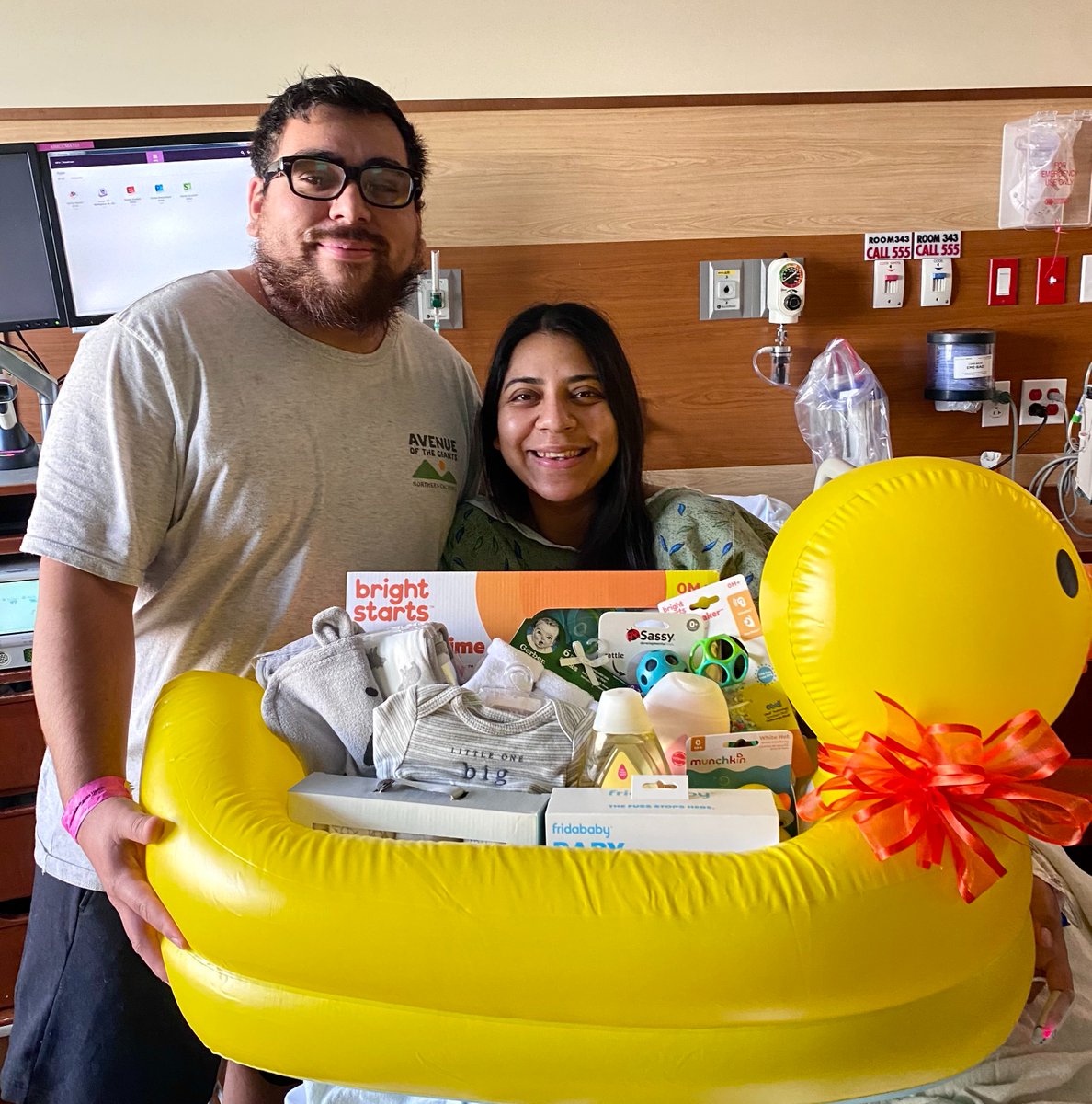 DignityHealthCC's tweet photo. Congrats to proud parents Yomira and Angel for welcoming Marian's first baby of 2023! Baby Romeo was born just after midnight at 12:20am weighing eight pounds, 12 ounces and measuring 20 inches long. Romeo is the first child for the couple, who are from Lompoc.  💙 👶 🍼 https://t.co/PbCD4jlzOL