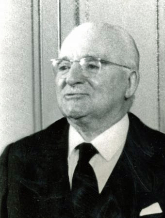 Il y a #20ans, #18juillet 2003 disparaissait à #Avranches, Léon #JozeauMarigné. Il a été maire, président de <a href="/LaManche50/">Département de la Manche</a>
et du CR de Basse-#Normandie ,
a siégé au Conseil de la République, au <a href="/Senat/">Sénat</a>, au <a href="/Europarl_FR/">Parlement européen en France</a> et au <a href="/Conseil_constit/">Conseil constit</a> wikimanche.fr/Léon_Jozeau-Ma… #éphéméride
