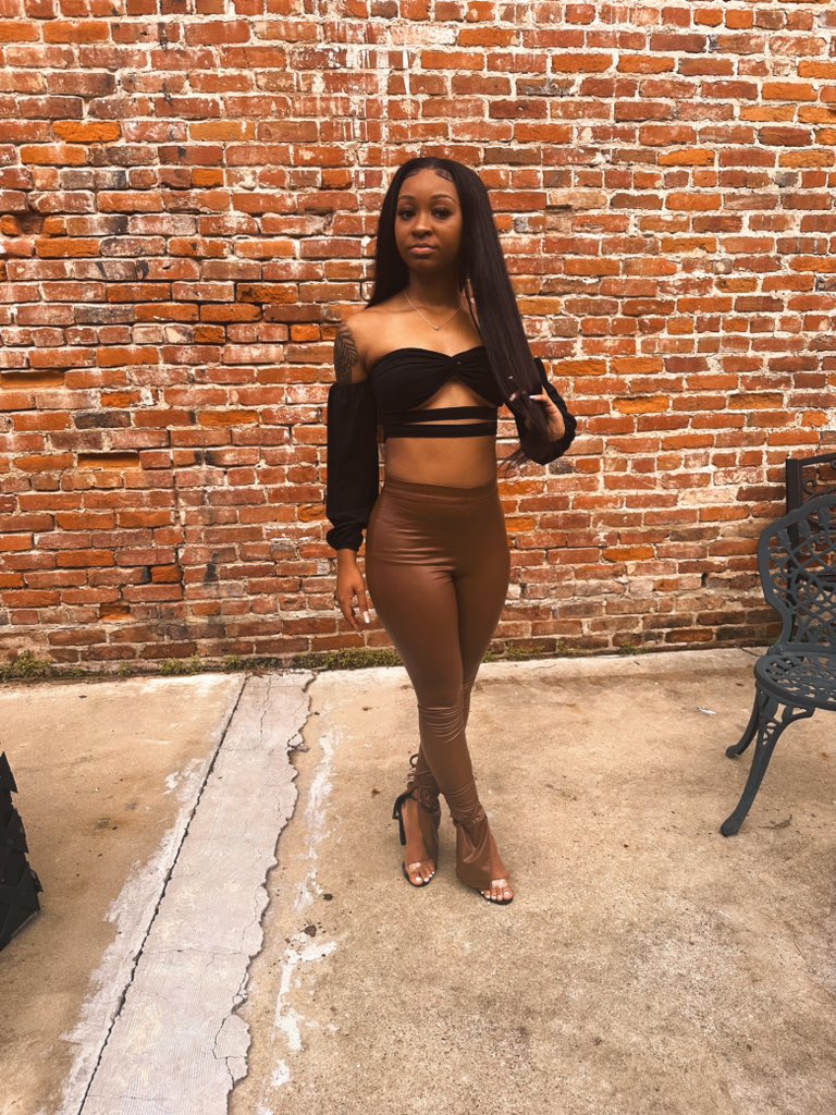 j_iangel's tweet photo. Never caused a scene, I’ve been the scene 🤎 https://t.co/BpwcOk9Nso