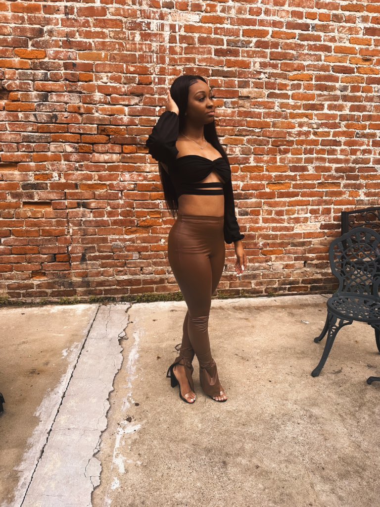 j_iangel's tweet photo. Never caused a scene, I’ve been the scene 🤎 https://t.co/BpwcOk9Nso