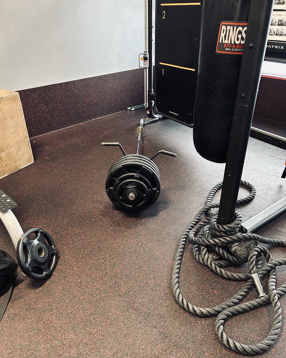 Papa_Coleman_KY's tweet photo. Pretty good Chest & Back Day.
Thought itβd be packed with Resolutioners today, but it was the usual meatheads β some I havenβt seen in a while.
#bodybuilding #powerbuilding #powerlifting #strongman #gymlife #weightlifting #chestandback #chestday #backday https://t.co/d371lcAeIK