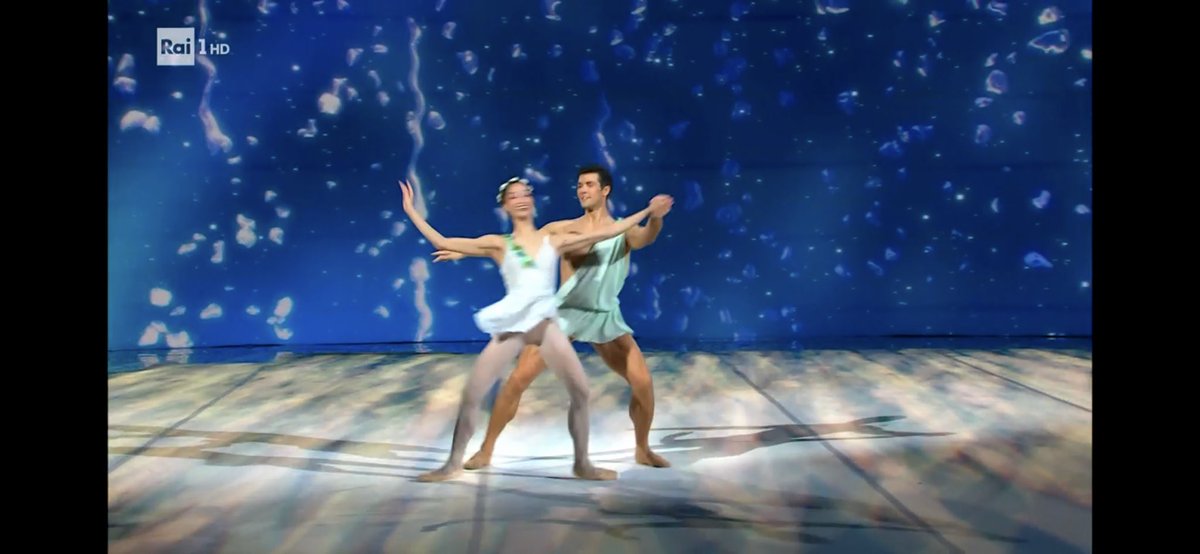 valeriamancuso1's tweet image. #DanzaConMe #robertobolle ci incanta come un dio greco Magnifico passo a due👏👏👏👏👏👏👏👏👏👏👏👏👏👏