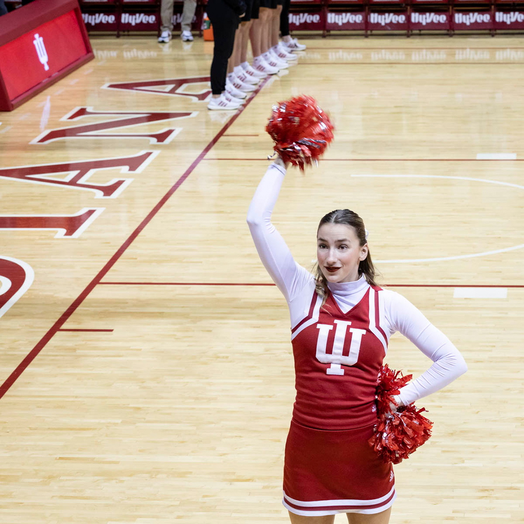 christinastohn's tweet photo. Happy New Year ⚪️🔴🏀 https://t.co/huoN1qjqLR