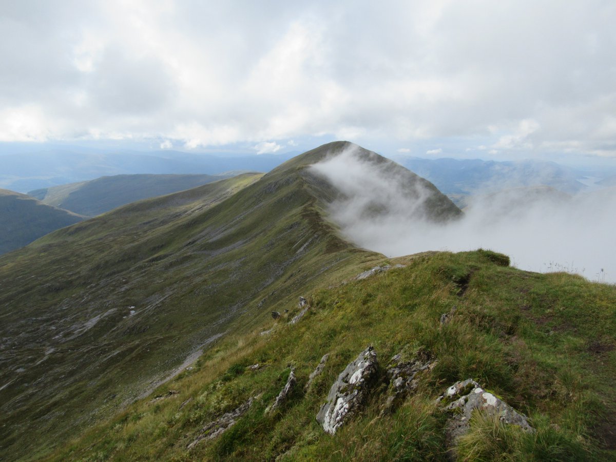 OneGirlWalker's tweet photo. 2022 was a good year for walking - finished #PennineWay, headed to Scotland for more #Munros and walked the @CotswoldWay. Heading to @yorkshire_dales tomorrow for first walk of the new year! Happy New Year :-) https://t.co/Jsy7u1tuVx