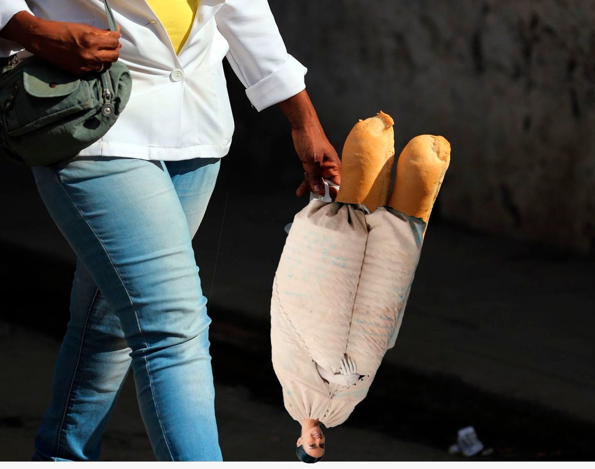 Ni soy modisto, ni entiendo de moda, pero el vestido de la Pedroche lo veo para otras cosas...  
#AnoNuevo #Pedroche #moda