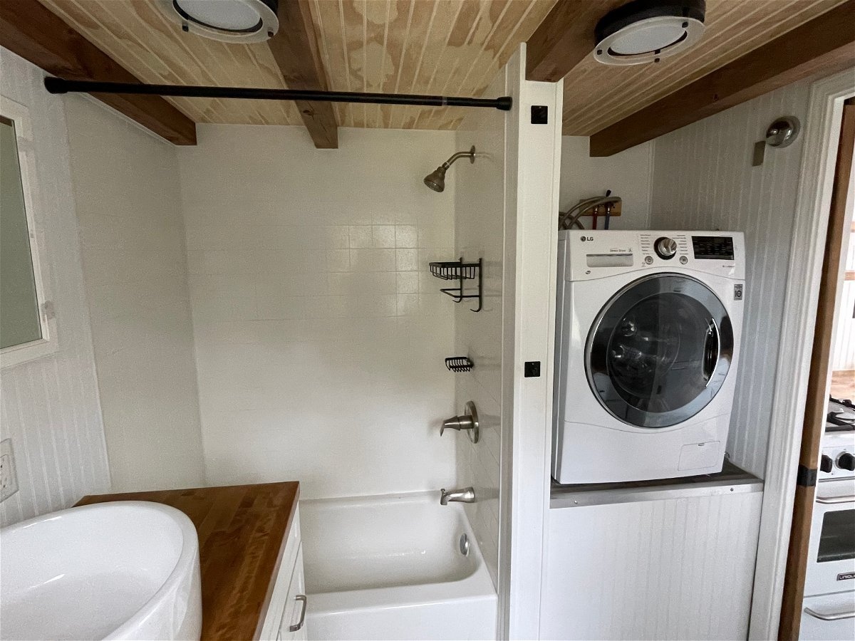 Tiny House Listings tweet media