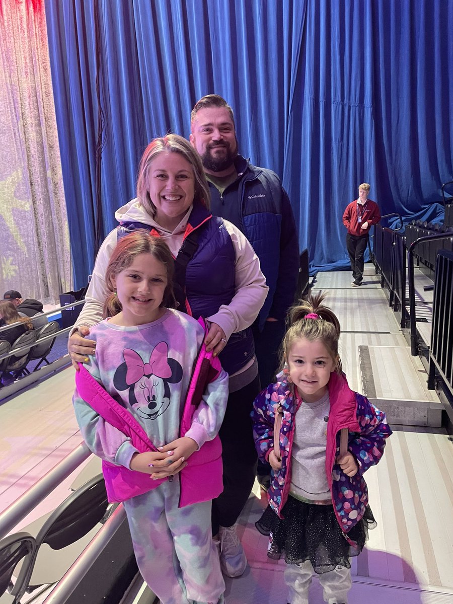 trainernik's tweet photo. #DisneyOnIce https://t.co/FTS67ckor4