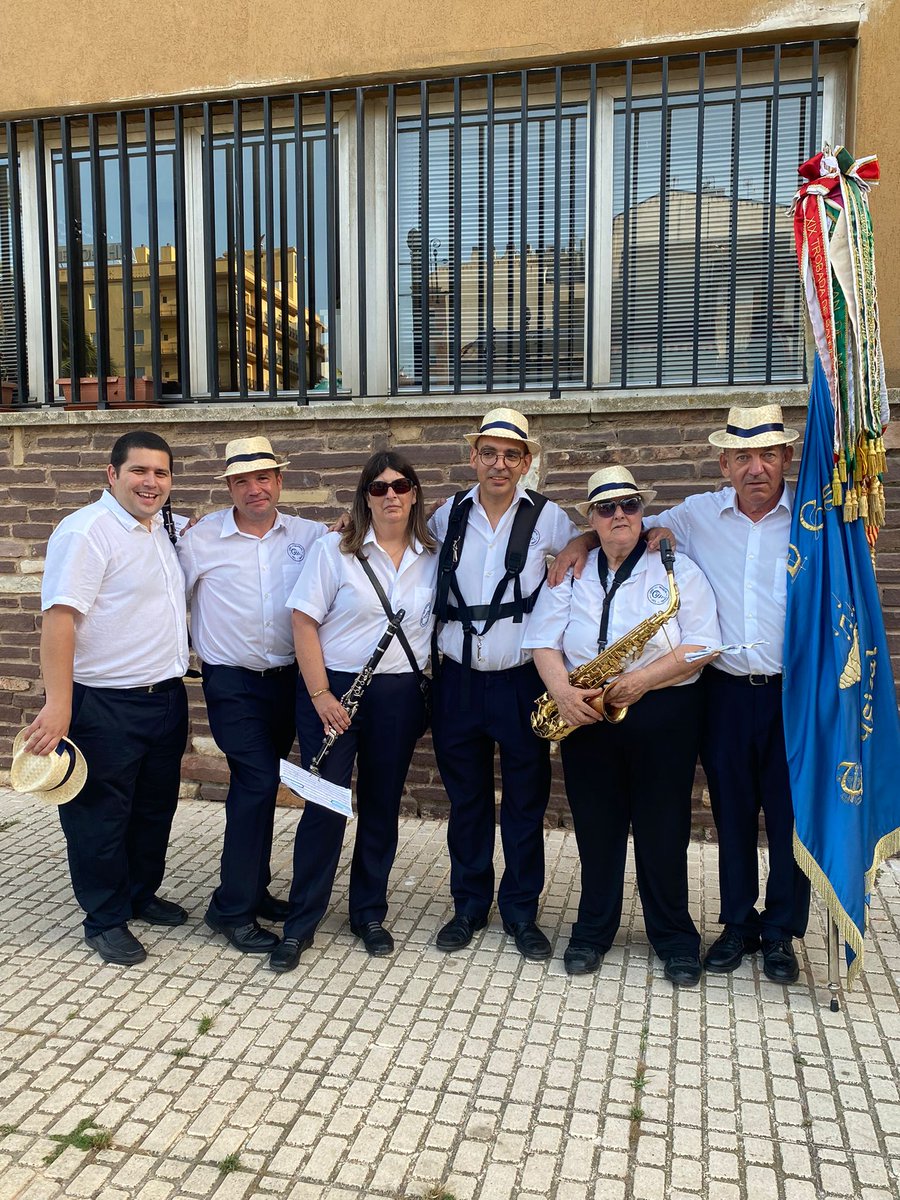 UnioMusicalGrau's tweet photo. El passat mes de juny de 2022 vam celebrar els 25 (26!) anys del debut de la nostra banda davant del Grau i vam aprofitar per homenatjar els quatre músics que en formen part des del primer dia: Mariajo, Jesús, Tonica i Carlos. https://t.co/EXnakZEbRW